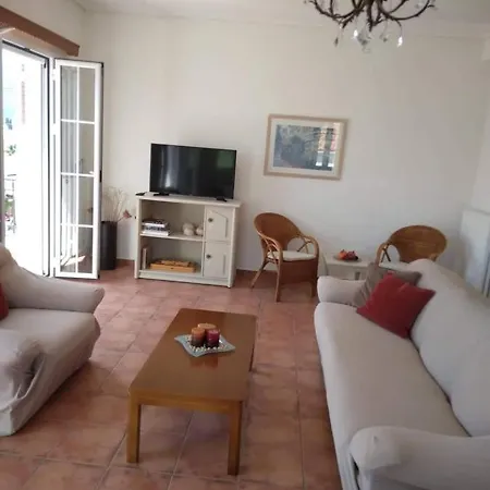 Melissani House * קרבומילוס
