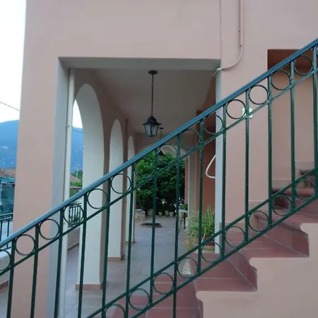 Semesterbostad Melissani House Karavomylos
